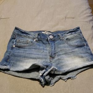 refuge denim shorts medium wash